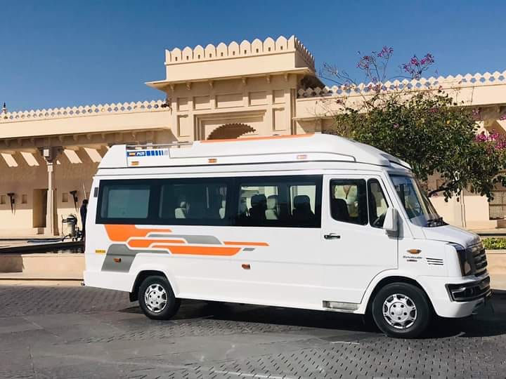 18 seater white colour bus for travellers